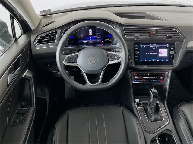 Vehicle image 25 of 35