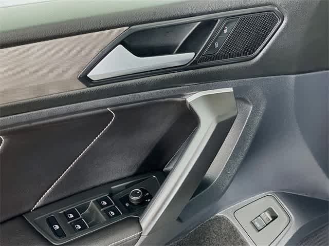 Vehicle image 21 of 35