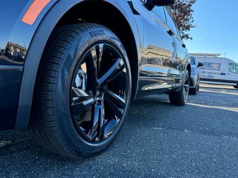 Vehicle image 12 of 15