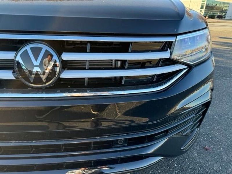 Vehicle image 9 of 15