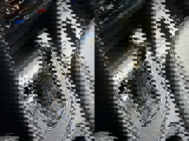 Vehicle image 26 of 33