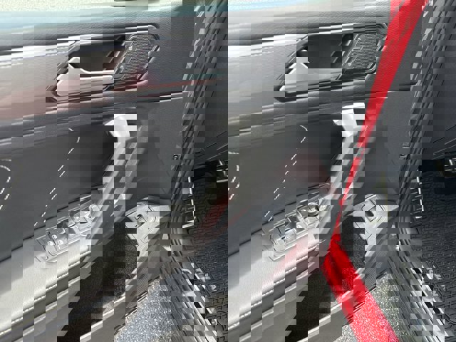 Vehicle image 19 of 33