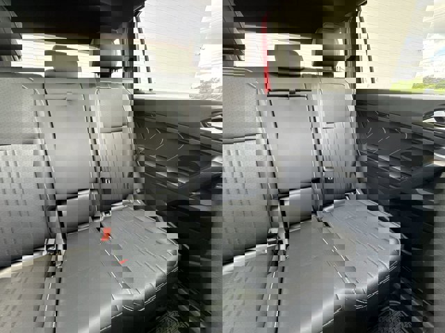 Vehicle image 14 of 33