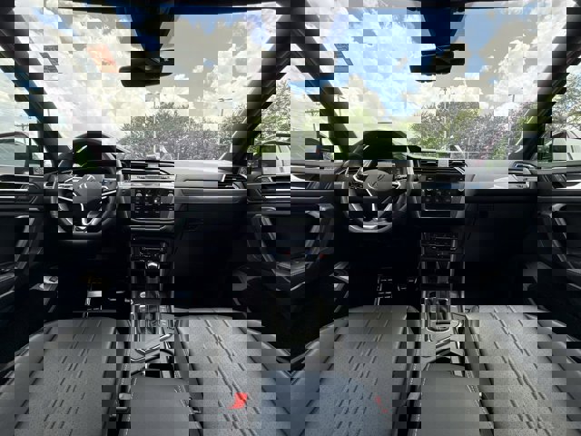 Vehicle image 10 of 33