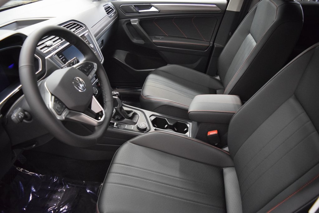 Vehicle image 4 of 14