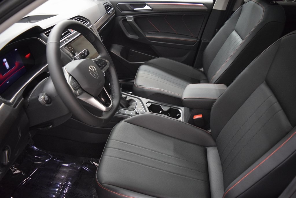 Vehicle image 4 of 14