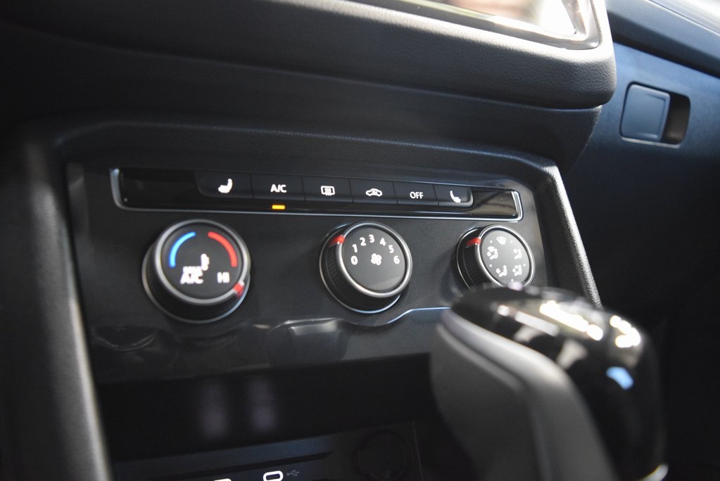 Vehicle image 13 of 14