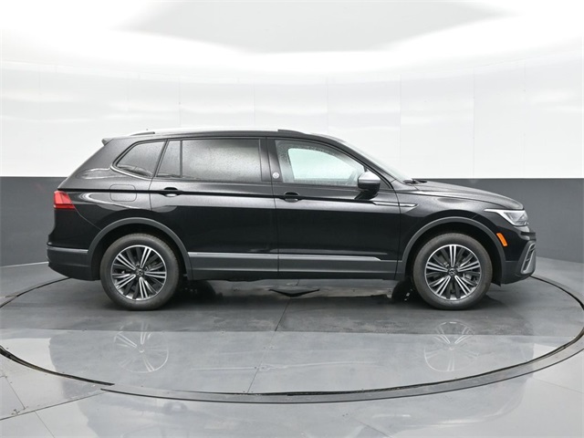Vehicle image 4 of 15