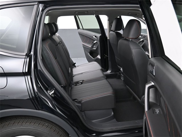 Vehicle image 13 of 15