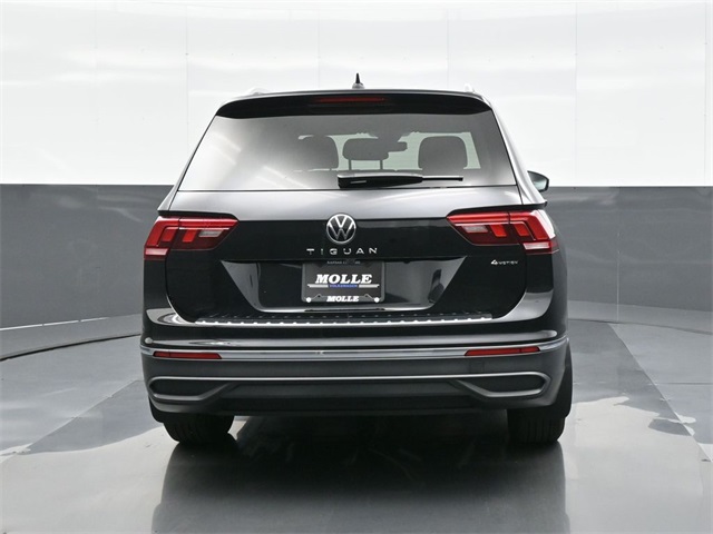 Vehicle image 6 of 15
