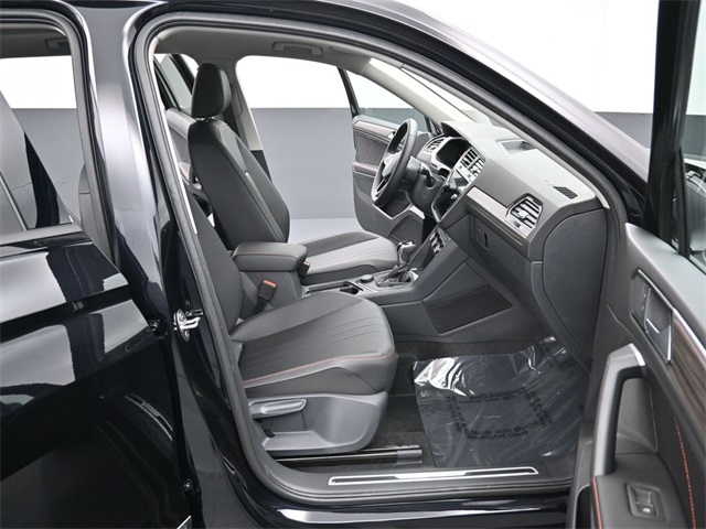 Vehicle image 14 of 15