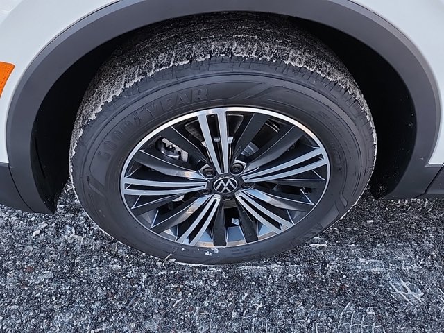 Vehicle image 6 of 32