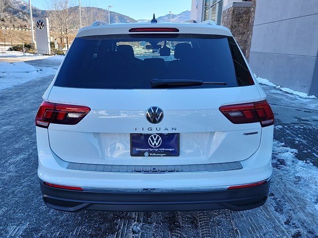 Vehicle image 8 of 32