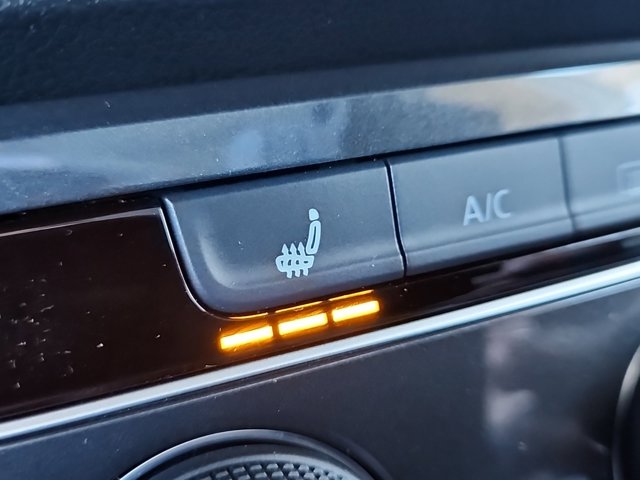 Vehicle image 27 of 32