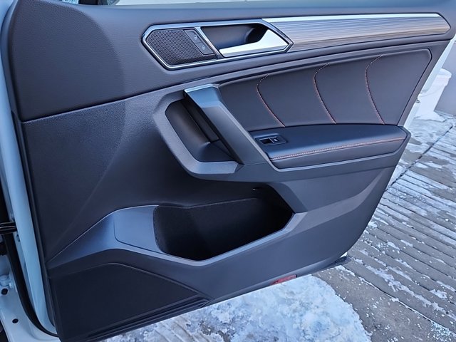 Vehicle image 20 of 32