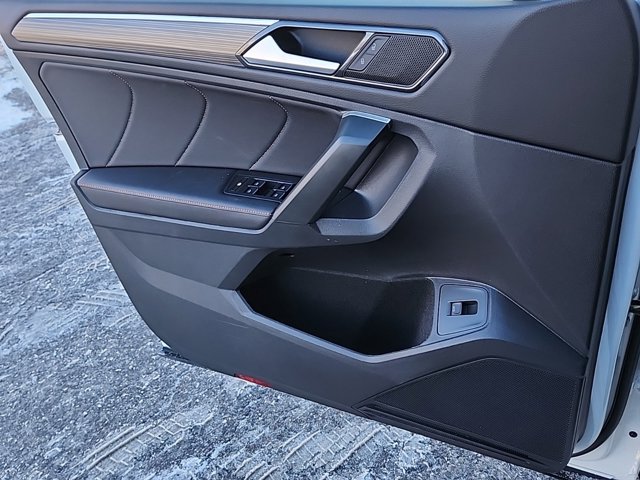 Vehicle image 19 of 32