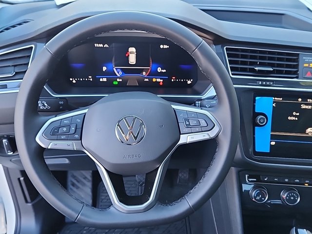 Vehicle image 29 of 32