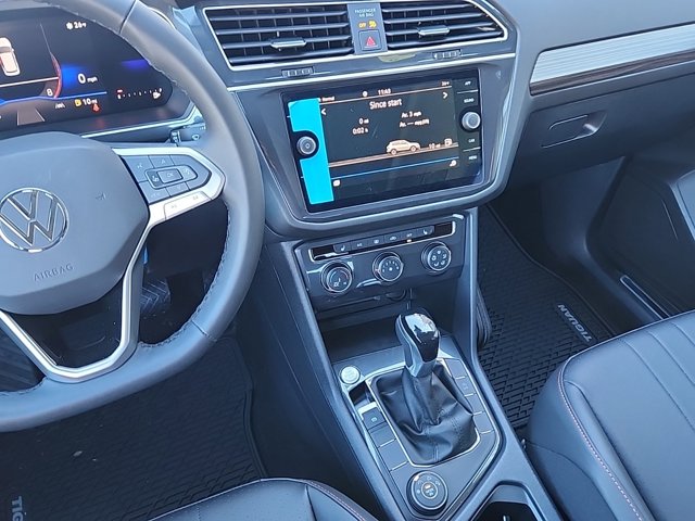 Vehicle image 17 of 32