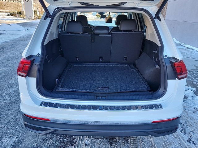 Vehicle image 7 of 32