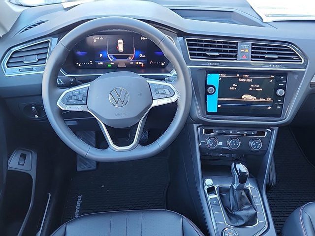 Vehicle image 25 of 32
