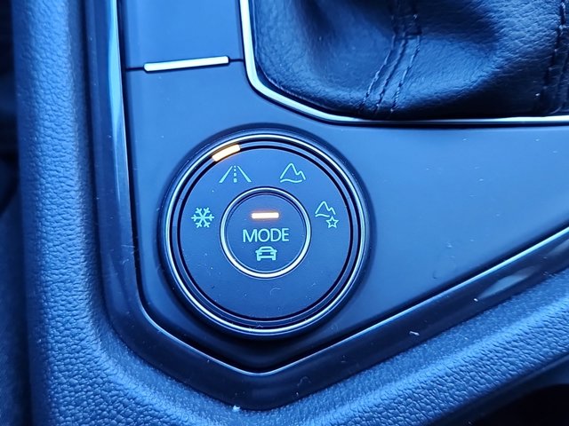 Vehicle image 21 of 32
