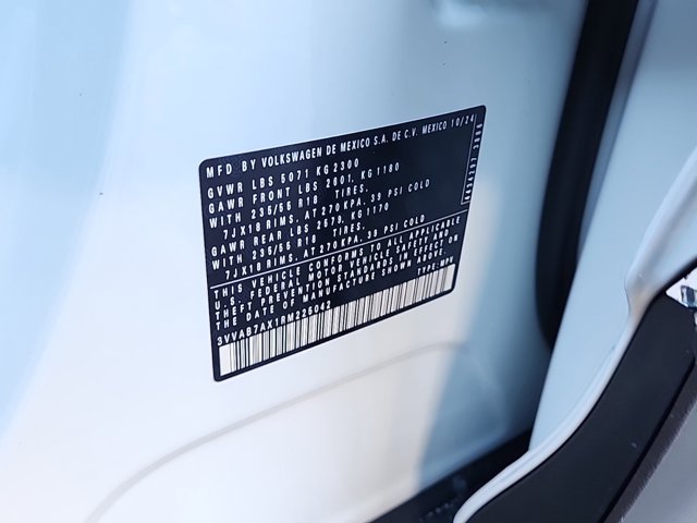 Vehicle image 24 of 32