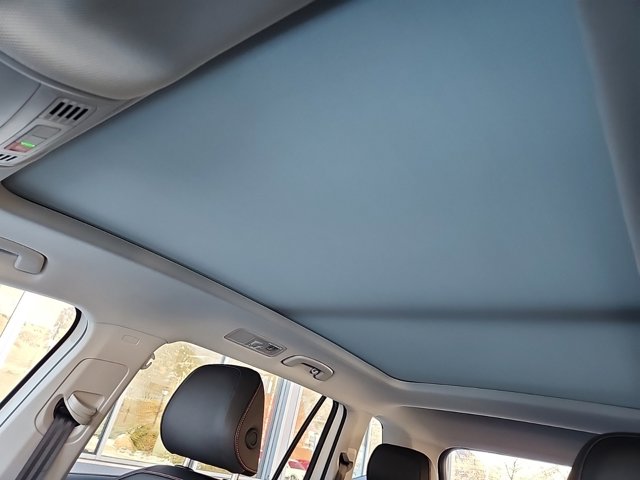 Vehicle image 28 of 32