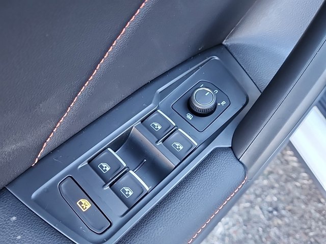 Vehicle image 22 of 32