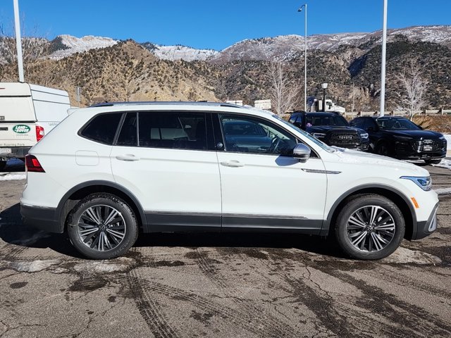 Vehicle image 4 of 32