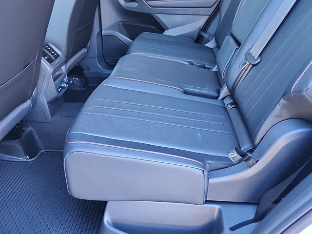 Vehicle image 10 of 32