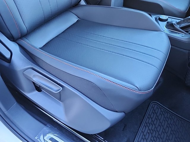 Vehicle image 11 of 32