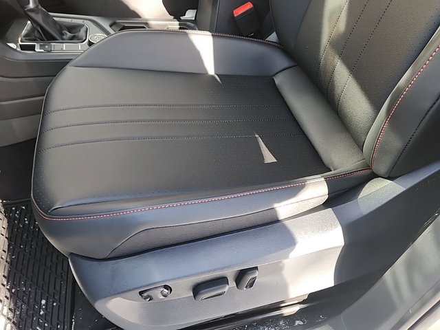 Vehicle image 26 of 30