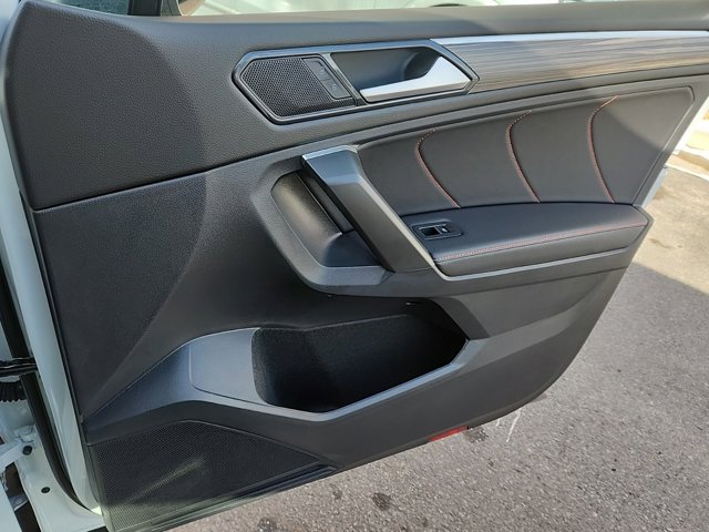Vehicle image 19 of 30
