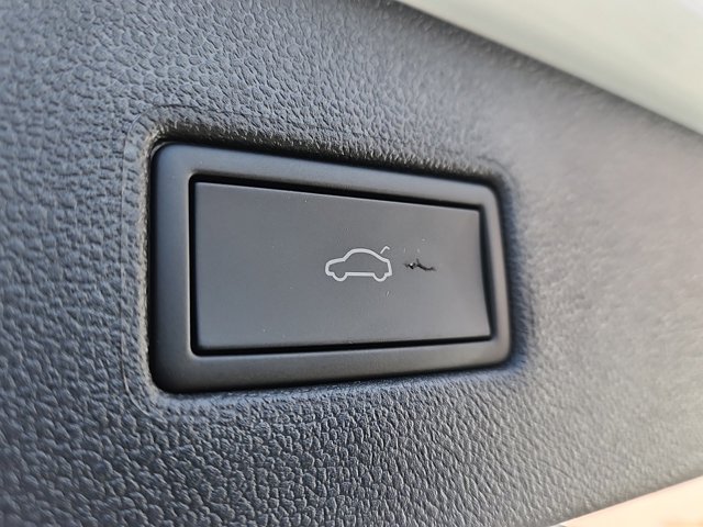 Vehicle image 23 of 30
