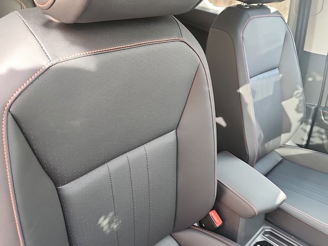 Vehicle image 8 of 30