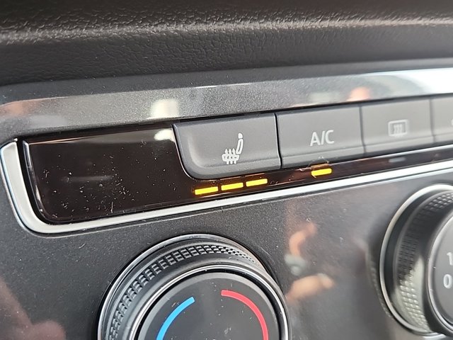 Vehicle image 21 of 30