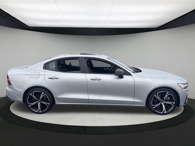 2024 Volvo S60 Plus Dark Theme Image 4 of 35