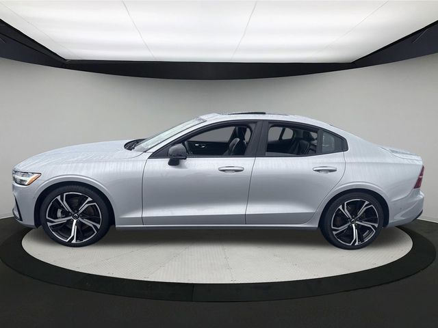 2024 Volvo S60 Plus Dark Theme Image 6 of 35