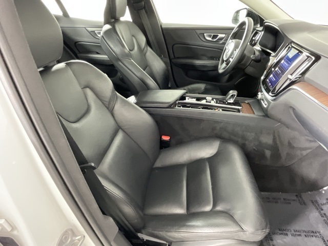 2024 Volvo S60 Plus Dark Theme Image 10 of 20