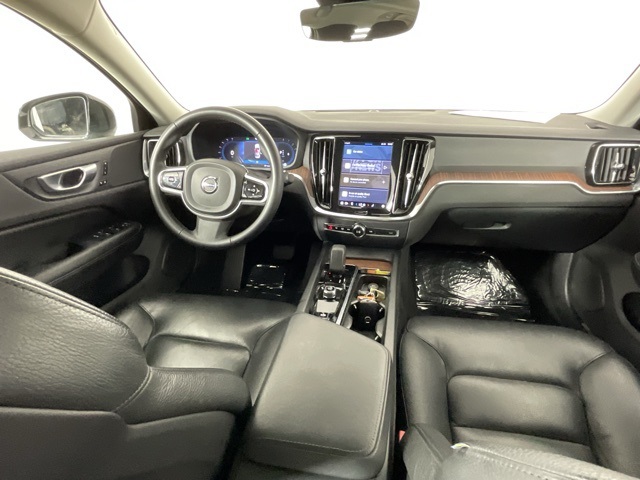 2024 Volvo S60 Plus Dark Theme Image 15 of 20
