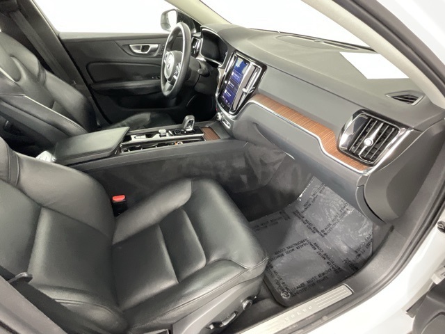 2024 Volvo S60 Plus Dark Theme Image 14 of 20