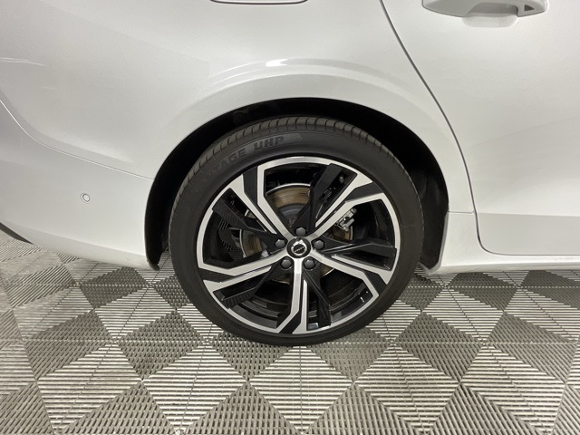 2024 Volvo S60 Plus Dark Theme Image 9 of 20