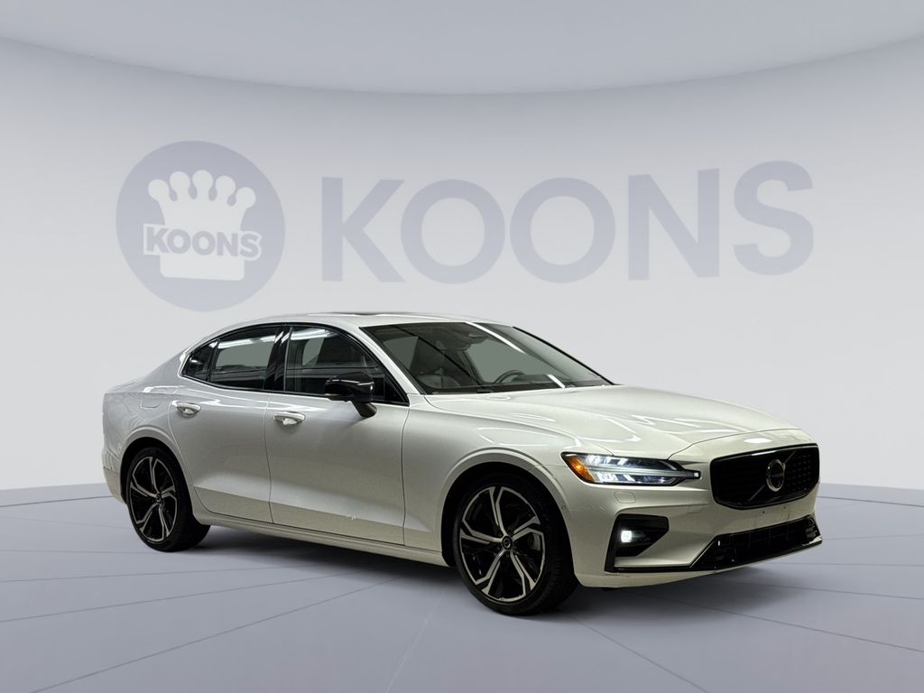 2024 Volvo S60 Plus Dark Theme Image 3 of 34