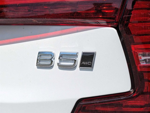 Vehicle image 44 of 46
