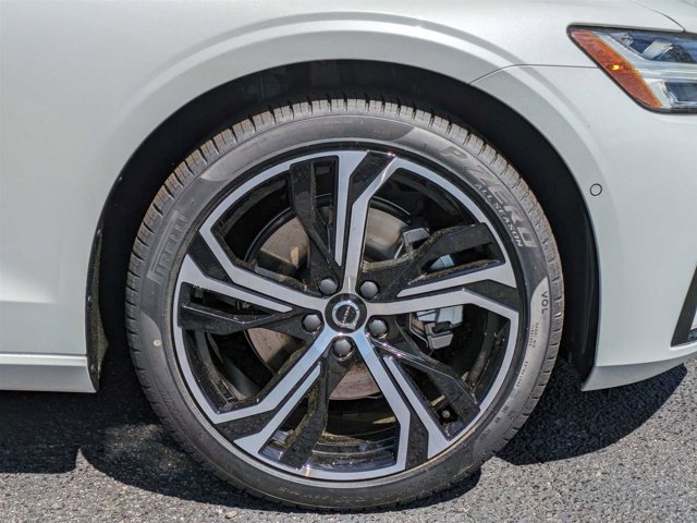 Vehicle image 11 of 46