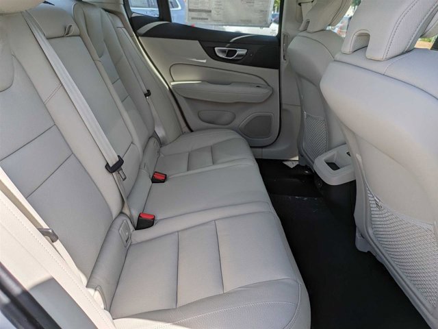 Vehicle image 41 of 46