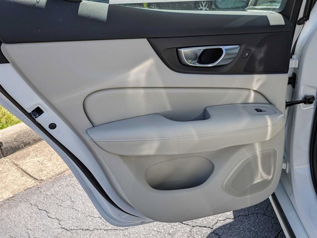 Vehicle image 32 of 46