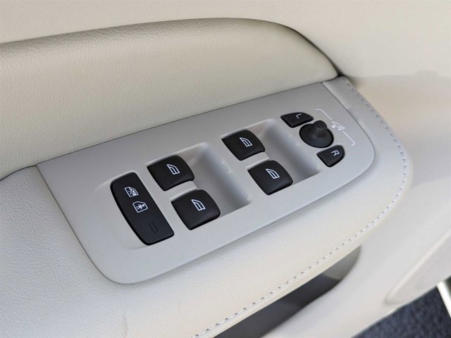 Vehicle image 14 of 46