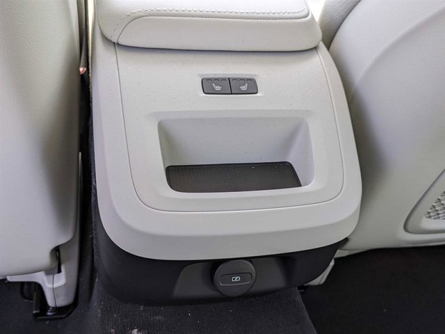 Vehicle image 36 of 46
