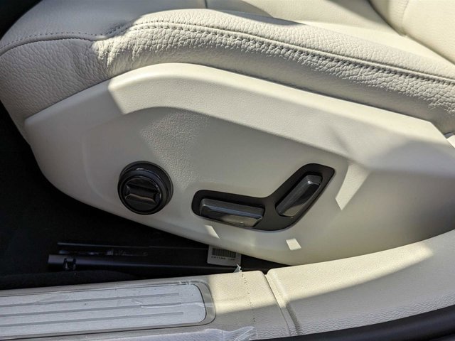 Vehicle image 16 of 46